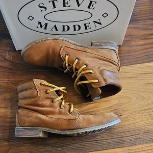 Steve Madden Chestnut Leather Lace-Up Ankle Boots with Yellow Laces